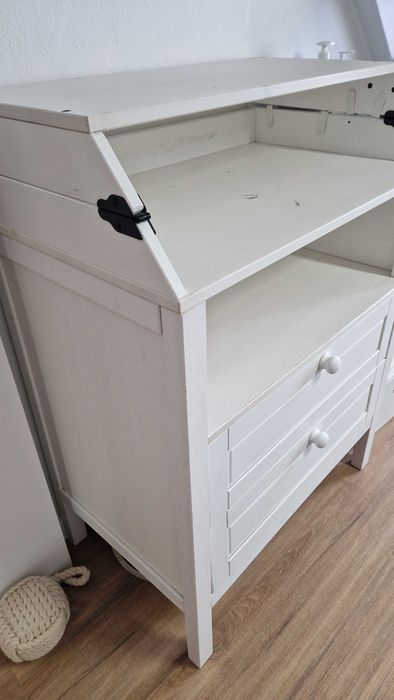 Comoda muda fraldas IKEA