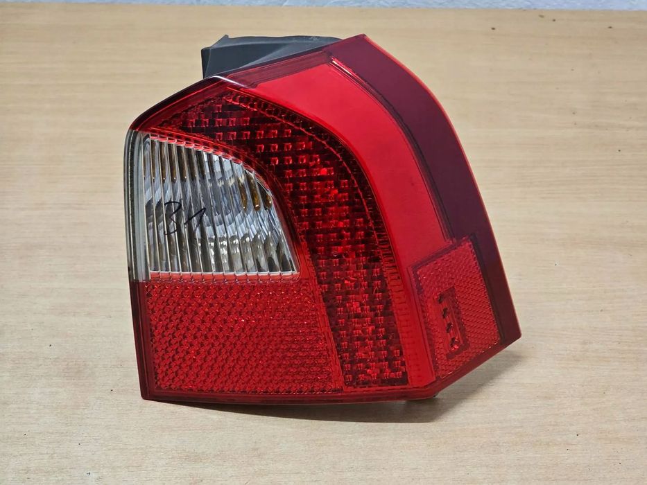 lampa prawa tył volvo v70 xc70 2007-2012