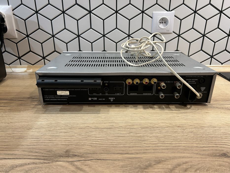 Wzmacniacz Amplituner Unitra Tosca 303 Bardzo Dobry Stan Przestrojona