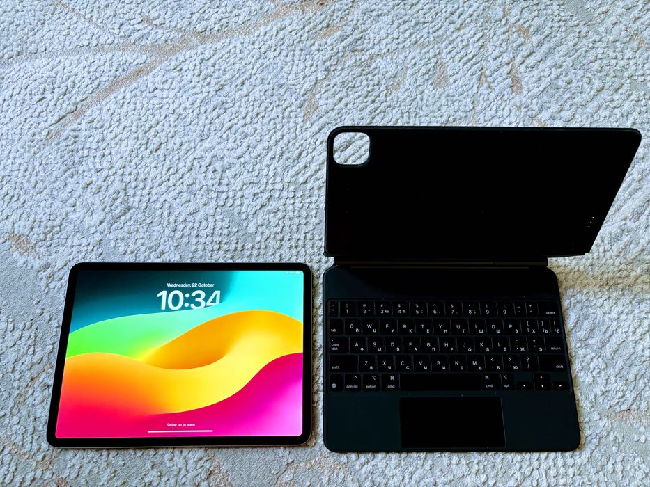 iPad 12.9 Pro, iPad 11 Pro + Magic Keyboard