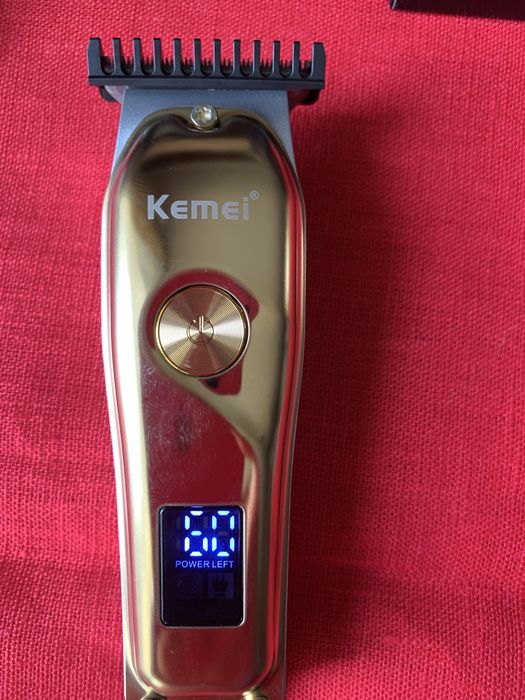Машинка для стрижки и бритья на аккамуляторе Камеі 427