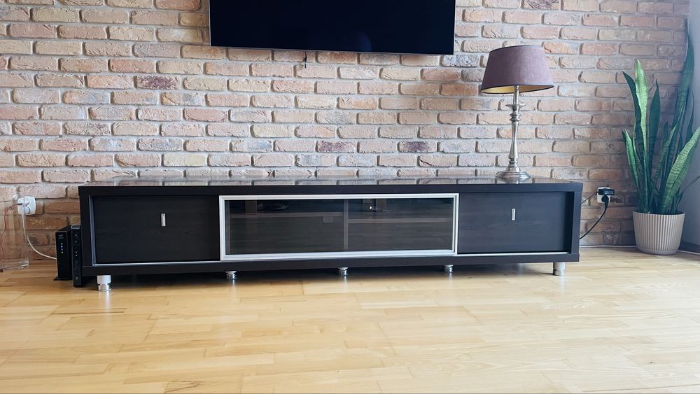 Komoda szafka  witryna RTV firmy Red Apple