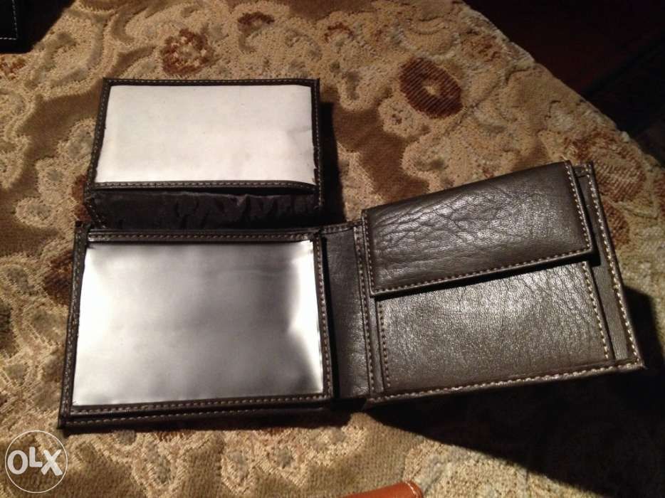 Conjunto de duas carteiras completamente novas