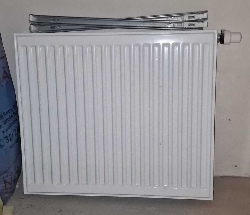 Grzejnik stalowy Purmo 600 x 700 mm z głowicą