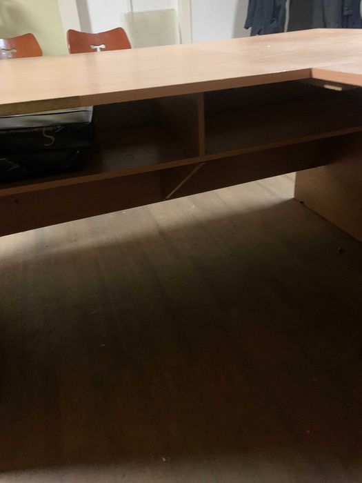 Віддам безкоштовно офісні столи