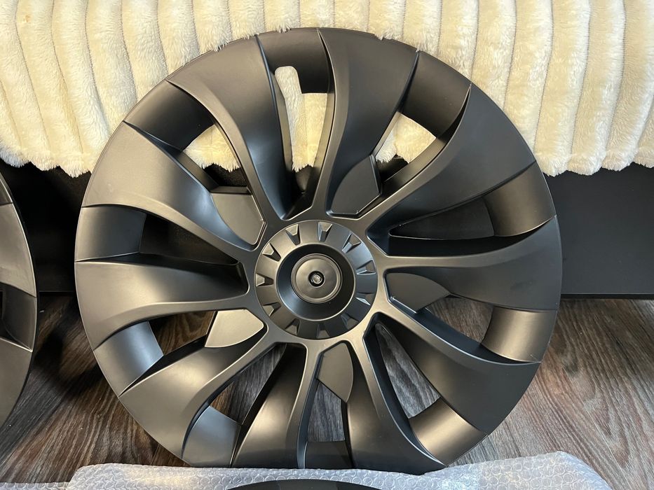 Ковпак на Tesla model Y r19