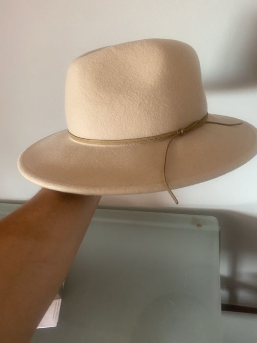Chapeu novo de marca