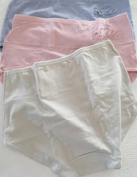 Cuecas senhora, NOVAS, tam M, "Cisnes", o lote todo por 5€