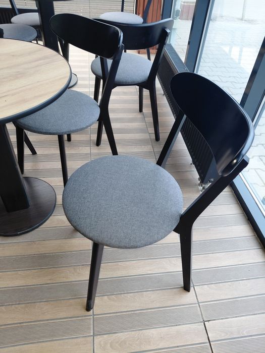 Стіл і стільці. 15 шт.