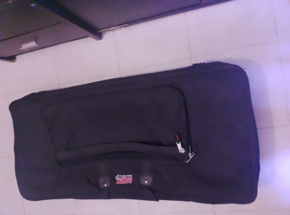 Vendo Teclado Piano Yamaha PSR S 670 a funcionar barato top oportunidade