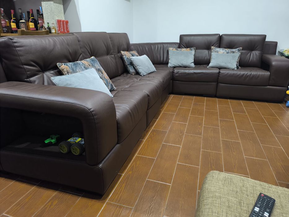 Sofa castanho em pele