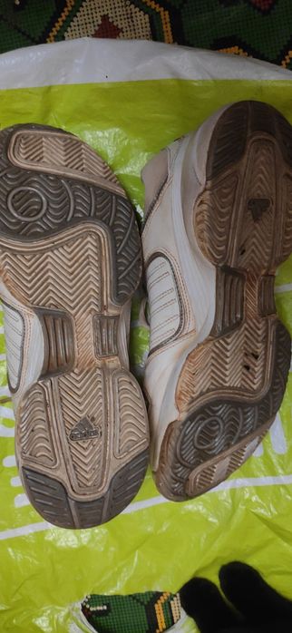 Оригінальні кросівки Adidas для гри у великий теніс