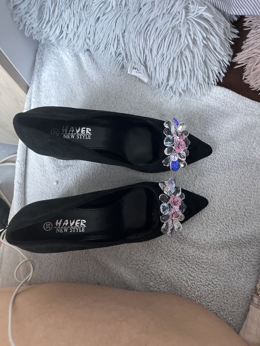 Buty, czólenka na slupku