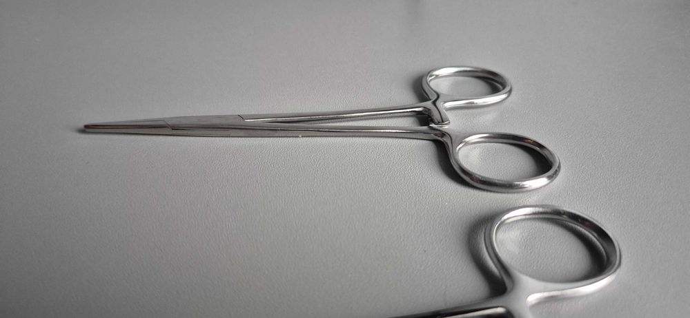 Zestaw 2 szczypiec do piercingu pielęgnacji zwierząt samoblokujące się