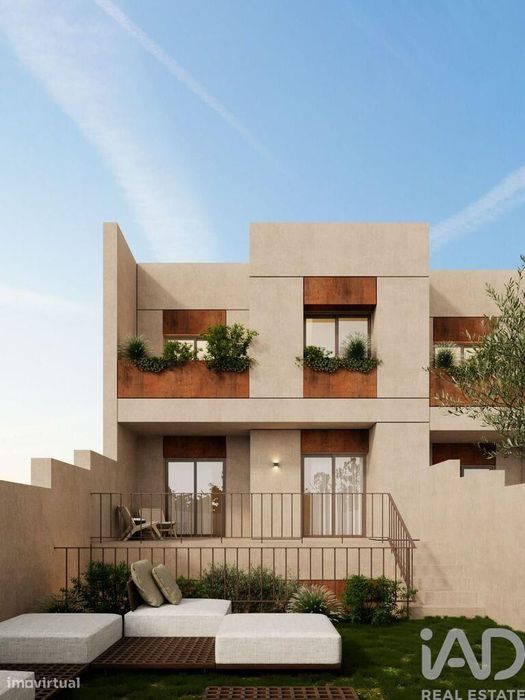 Casa / Villa T3 em Castêlo Da Maia de 325,00 m2