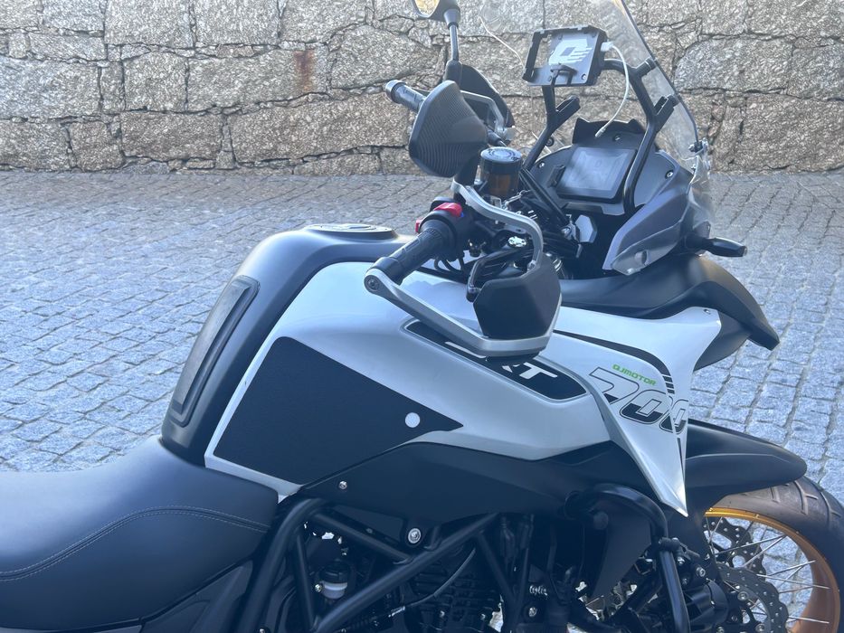 Mota Qj srt 700 x