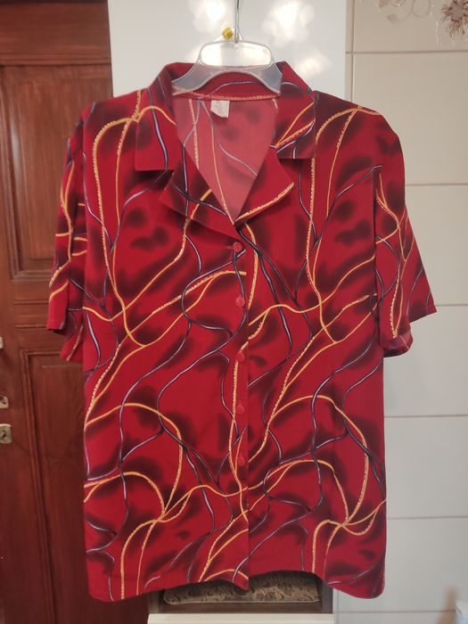 Bluzki damskie z krótkim rękawem i bez