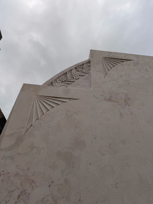 Jazigo Cemitério Alto de São João, 16 lugares