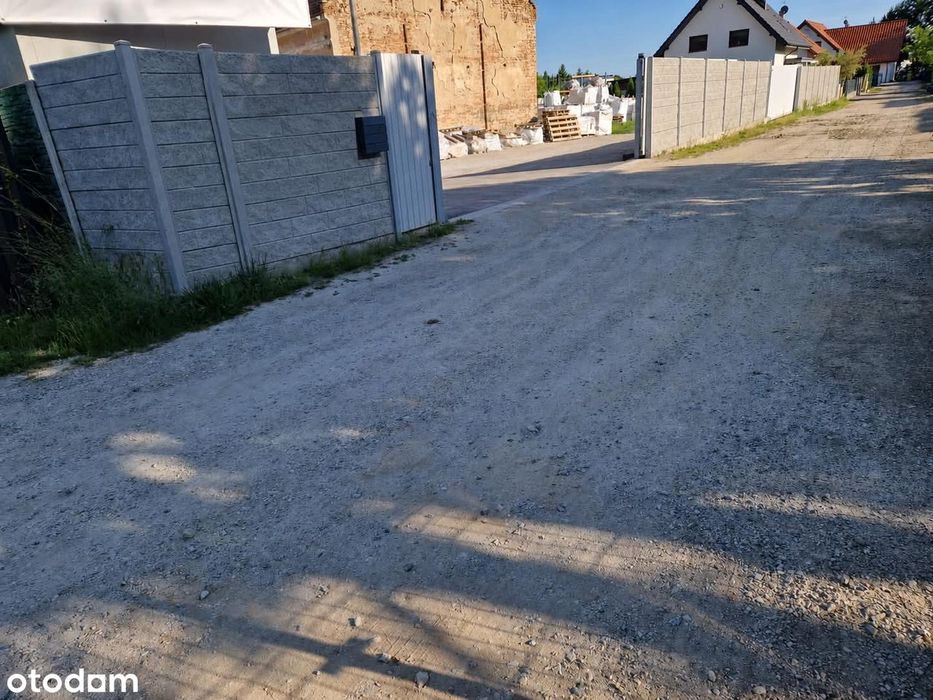 Działka inwestycyjna , pełne media , gotowy projekt , stodoła.