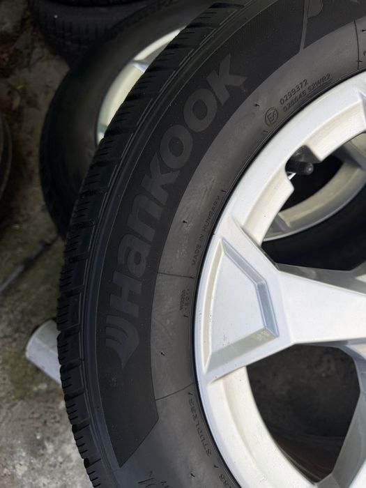 Диски шини Audi A3 Volkswagen 215/65R17 6.5j*17H2 ET38 Hankook
