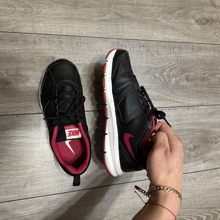 nike t lite xi жіночі кросівки оригінал