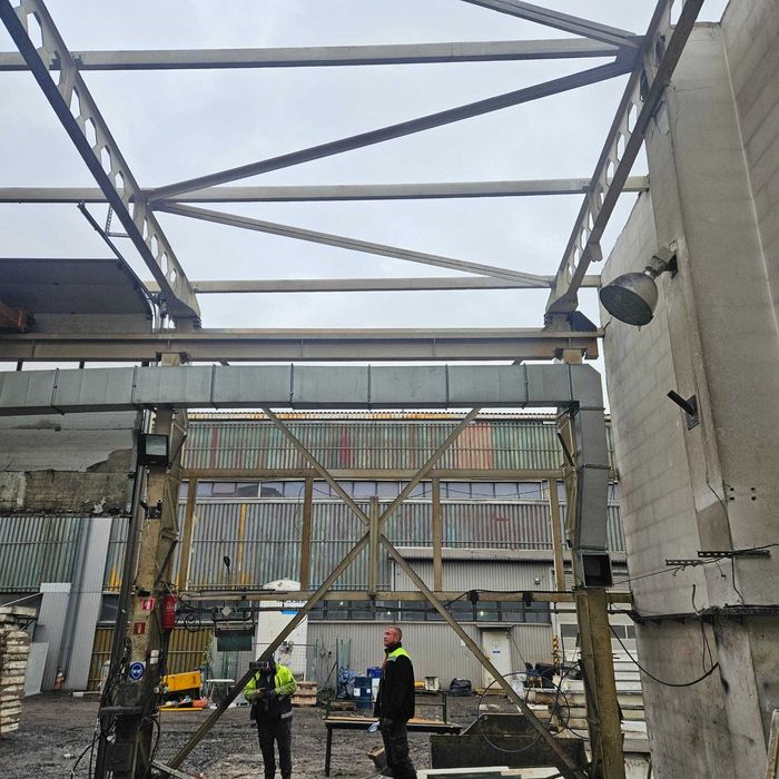 Konstrukcja stalowa z suwnica/ hala