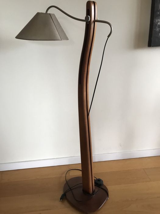 Candeeiro de pé    Design