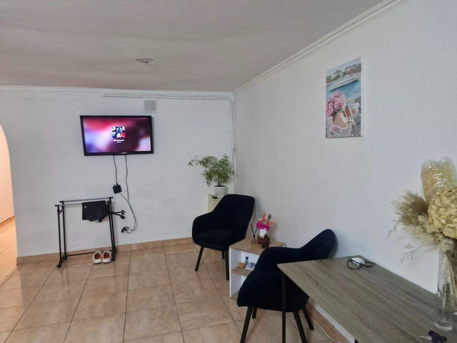 Центр  Продам фасад 46+42 кв.м  возле Нового рынка