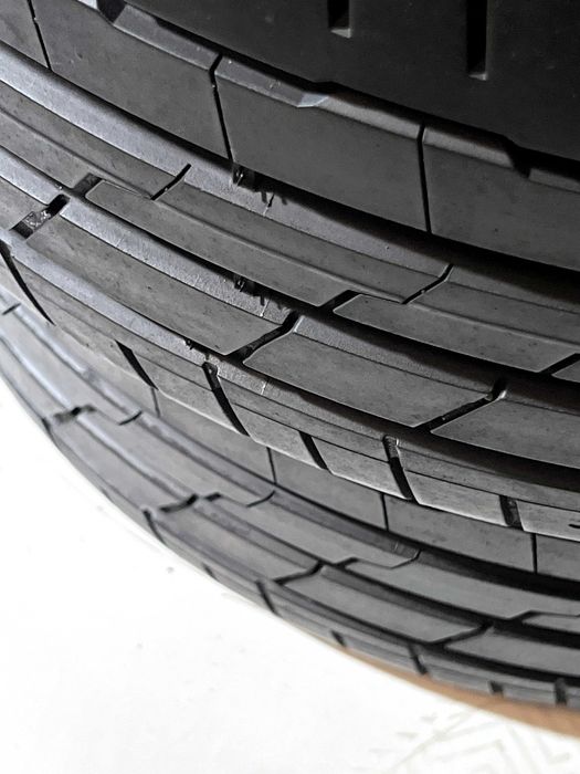 Pneus Hankook Ventus S1 Evo3 (Tesla) - 235/40/19 - Como NOVOS