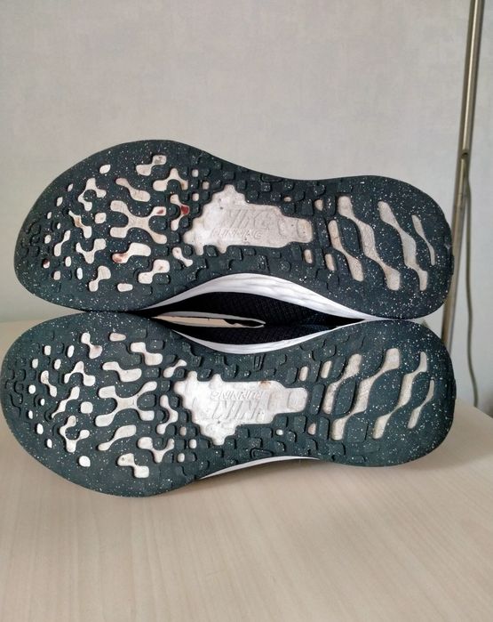 Кросівки кеди кроссовки Nike Revolution 6