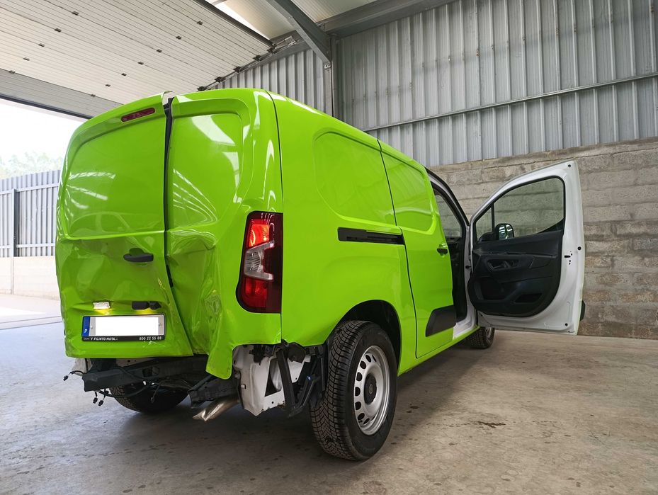 OPEL COMBO 1.5 CDTI LONGA - 130 CV (IVA DEDUTÍVEL)