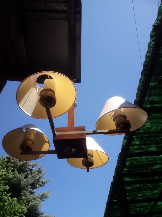 Żyrandol drewniany PRL stan dobry.