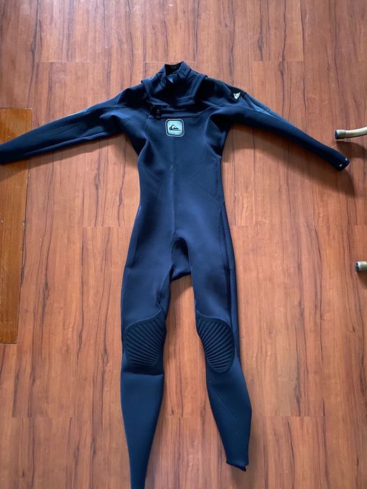 Prancha surf Byron + Fato Quicksilver