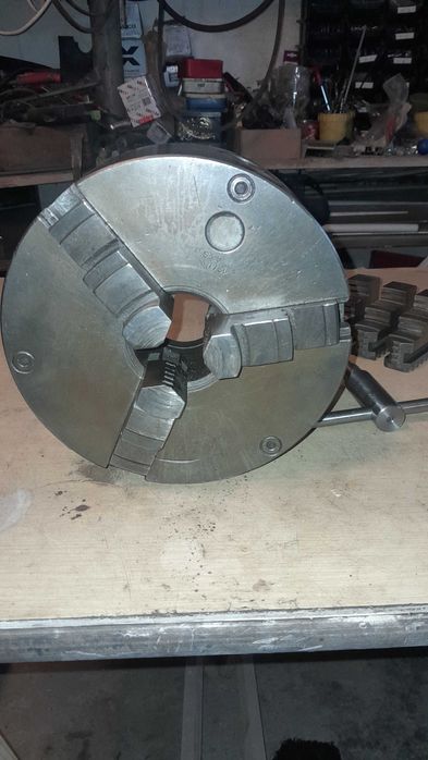 Uchwyt tokarki 200 mm