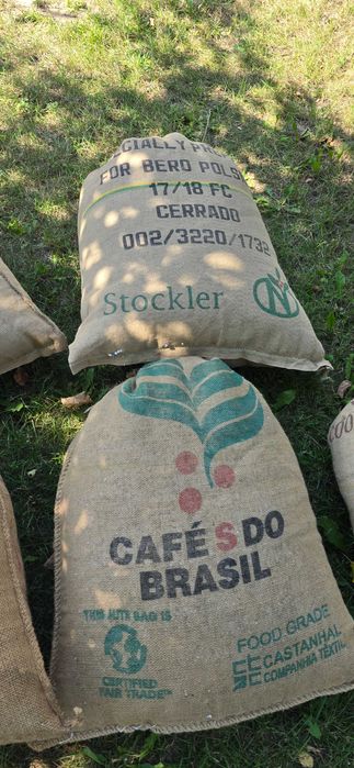 jutowa poduszka ogrodowa, pufy ogrodowe, worki jutowe