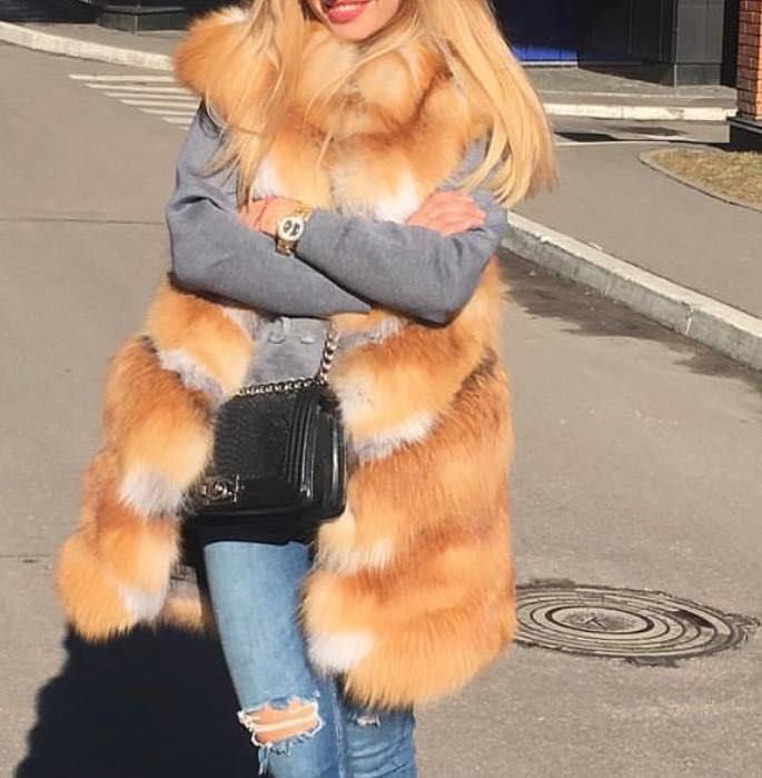 Жилетка з хутра канадської лисиці зі зйомними шкіряними рукавами