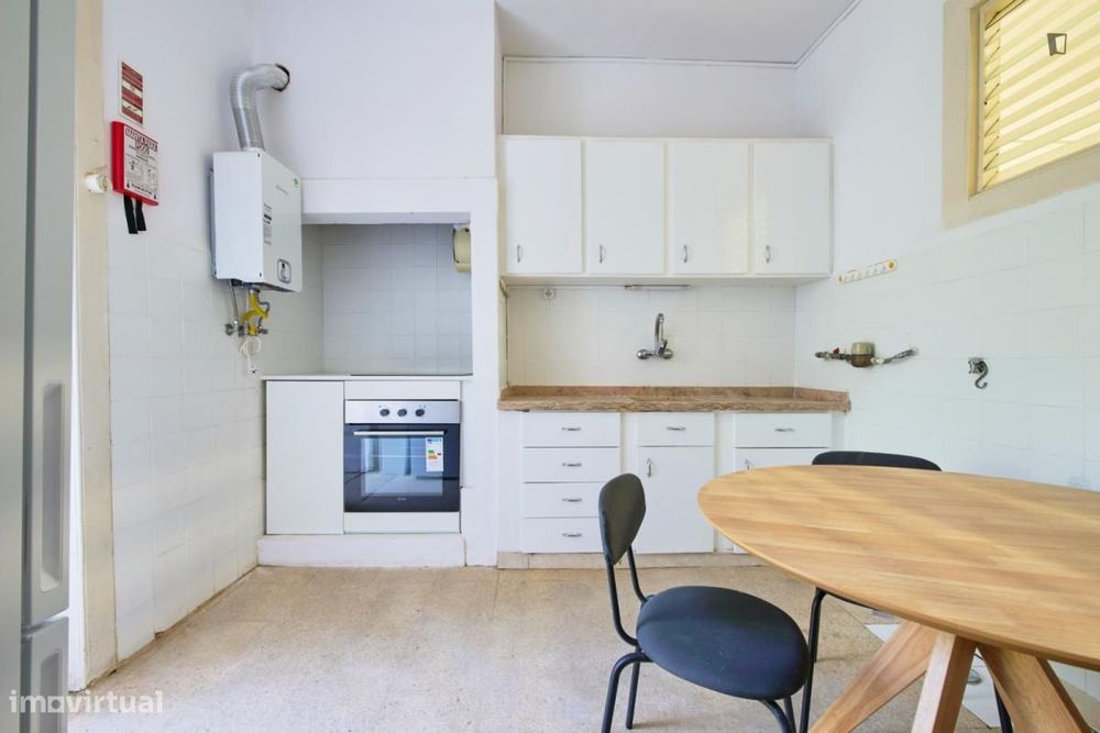 Quarto - localizado em São Bento Lisbon