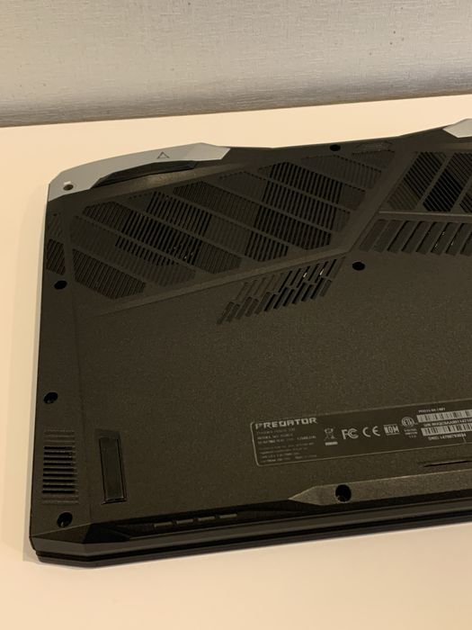 Acer Predator Helios 300 PH315-54 чудовий ігровий ноутбук