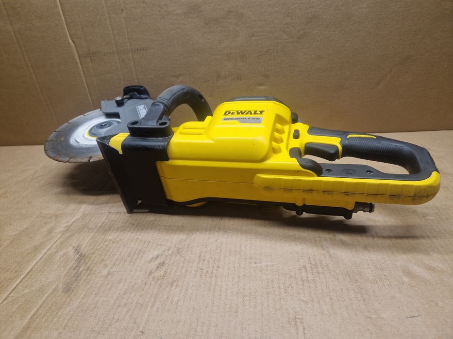 Przecinarka do stali i betonu DEWALT DCS  690 230mm 54v 9Ah