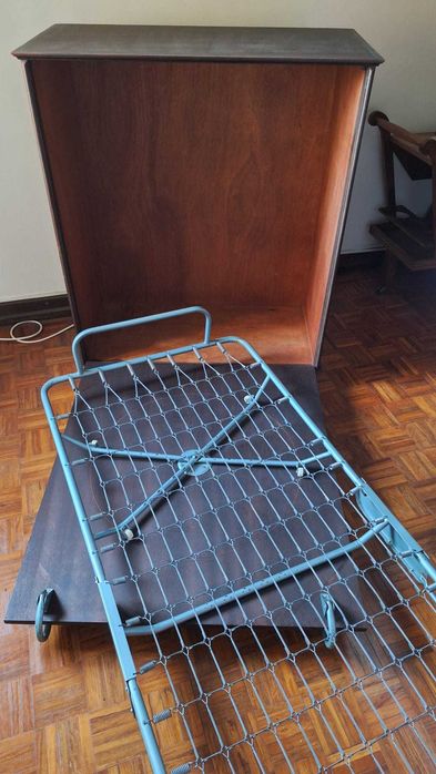 Cama oculta rebatível