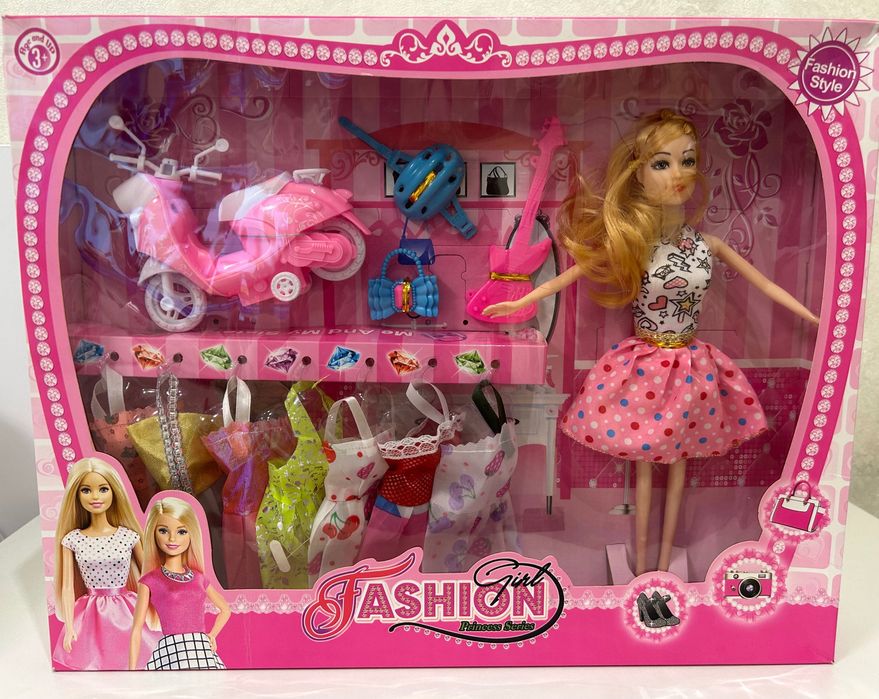 Лялька з одягом в асортименті