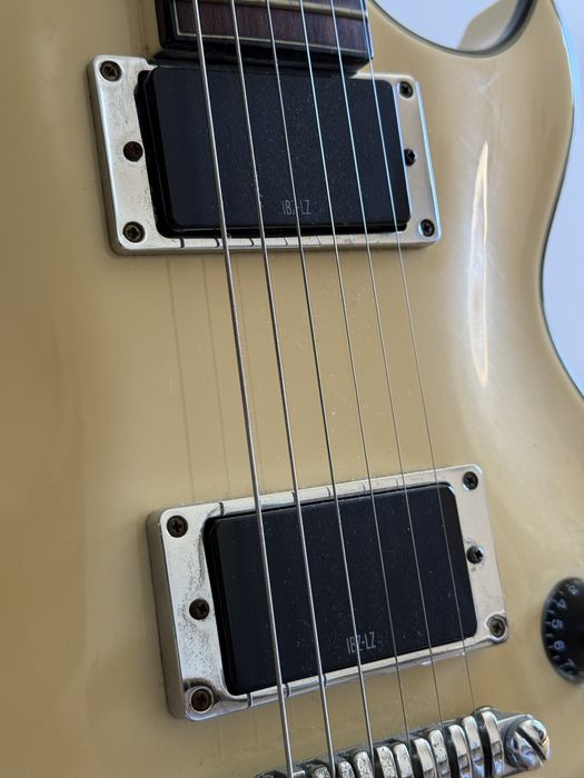 Guitarra Elétrica Ibanez ART100