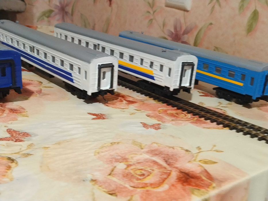 пасажирські вагони РЗД і УЗ в маштабі 1.87 на 3 де прінтері