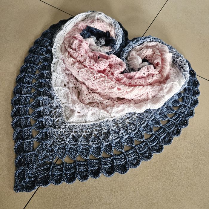 Chusta robiona ręcznie na szydełku rękodzieło Handmade