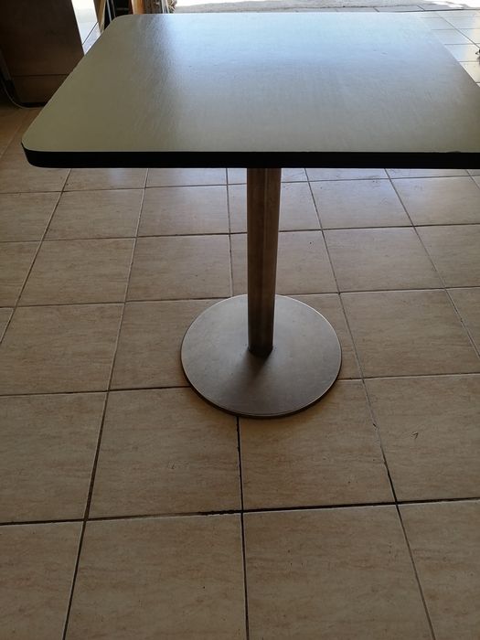Mesas de  café em estado como novo