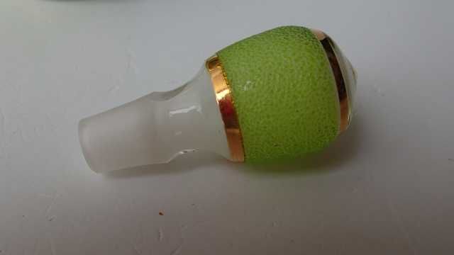 Garrafa em vidro opalino pintado à mão