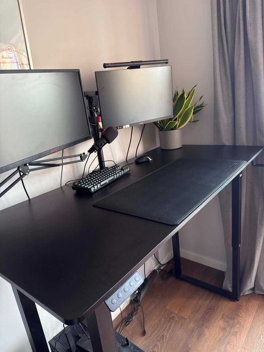 Biurko gamingowe Ultradesk UPLIFT 160 cm Czarne