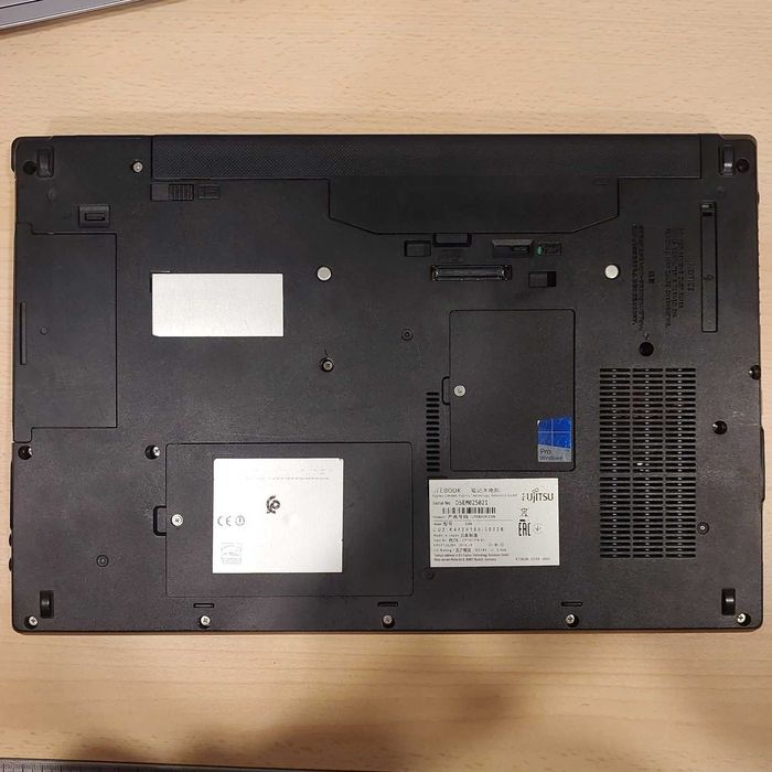 Ноутбук Fujitsu Е556p 15,6' 3855U DDR4 4GB HDD 500GB