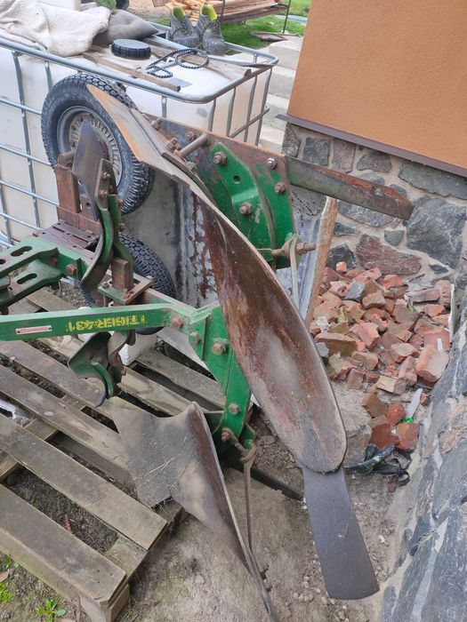 Плуг оборотний еберхард