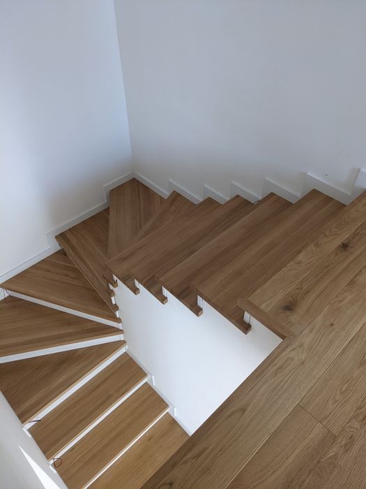 Schody drewniane balustrady
